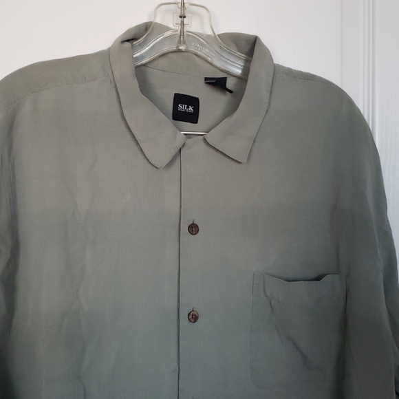 Silk xl button down short sleeve shirt - Picture 3 of 4